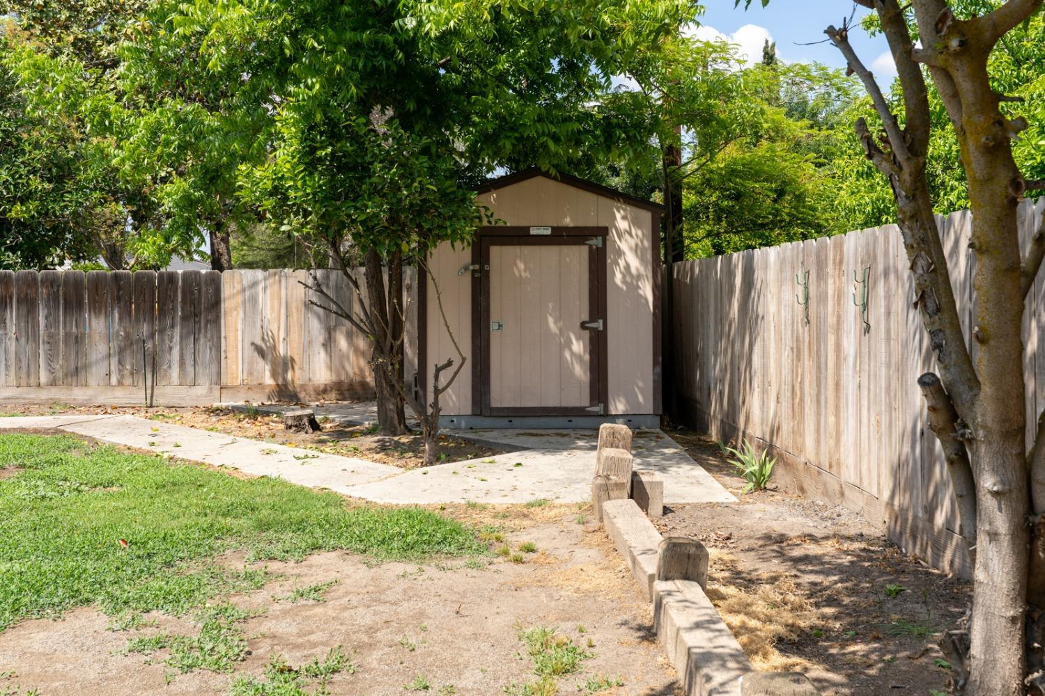 Virginia Avenue, Dos Palos, California image 20
