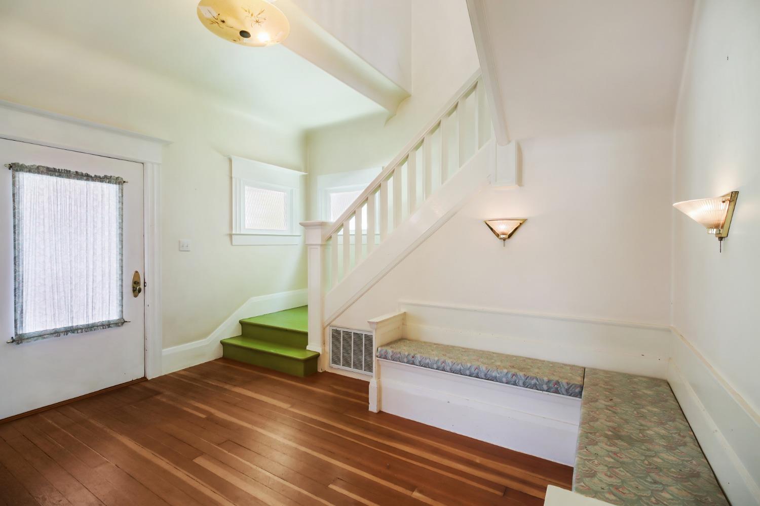 Detail Gallery Image 5 of 58 For 2322 I St, Sacramento,  CA 95816 - 4 Beds | 2 Baths