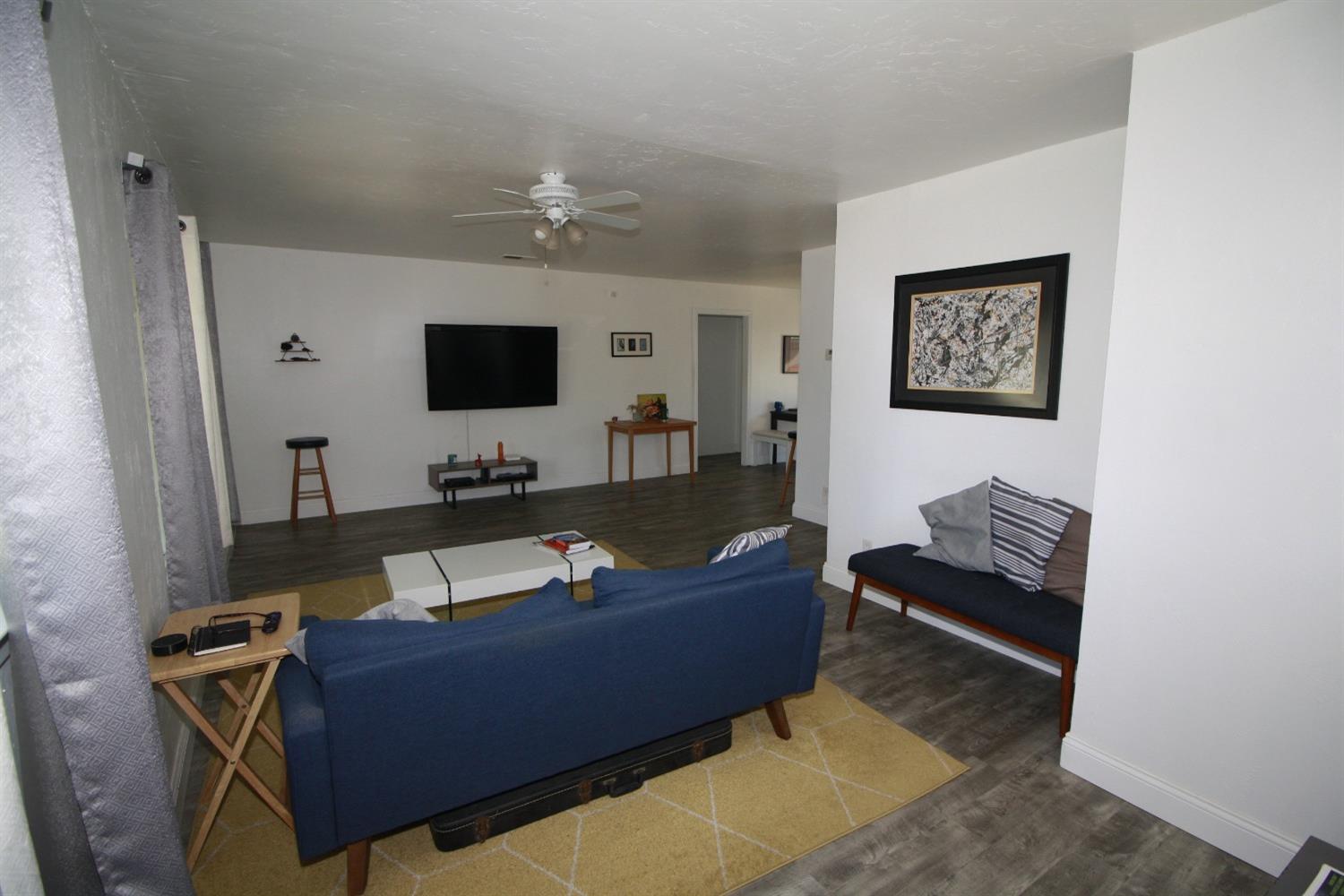 Detail Gallery Image 13 of 54 For 2221 Middleberry Rd, Sacramento,  CA 95815 - 3 Beds | 2 Baths