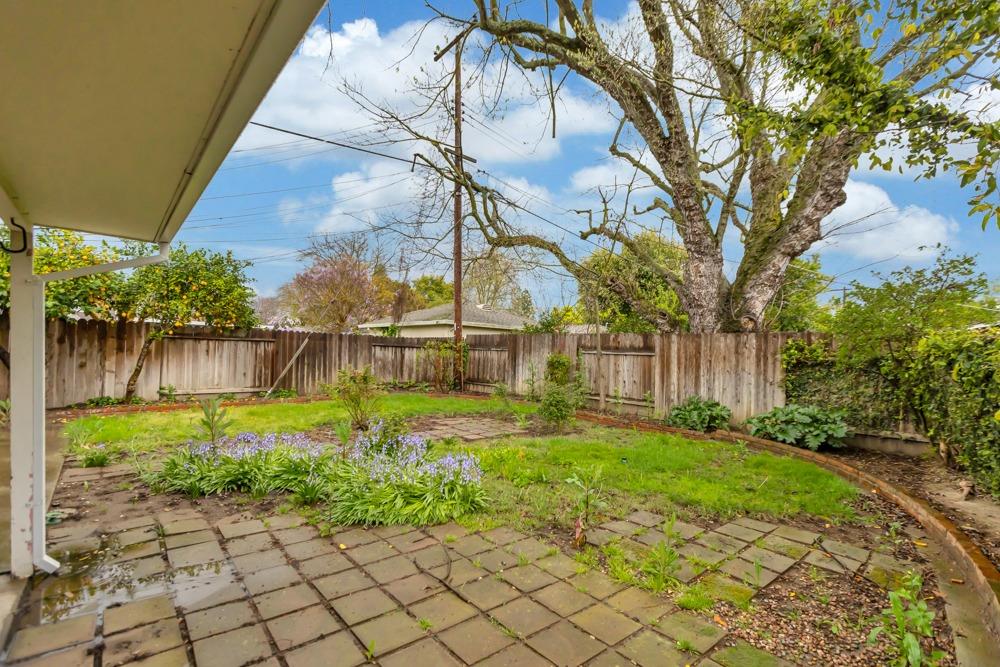 Detail Gallery Image 31 of 36 For 5741 Lonsdale Dr, Sacramento,  CA 95822 - – Beds | – Baths