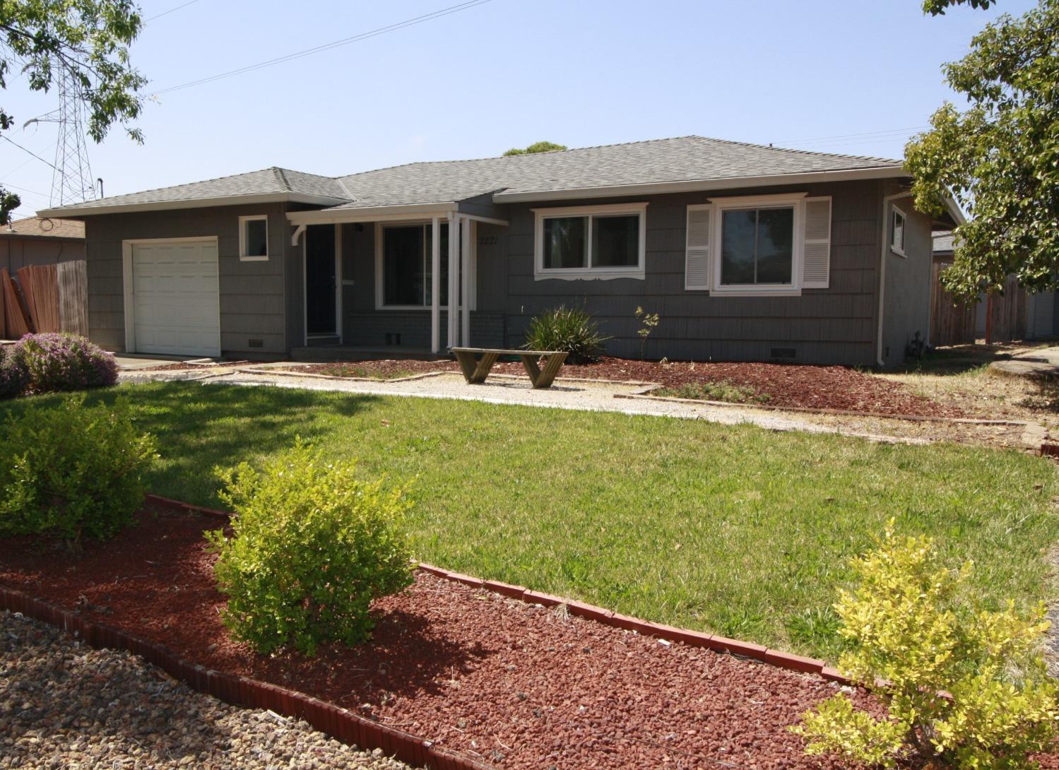 Detail Gallery Image 51 of 54 For 2221 Middleberry Rd, Sacramento,  CA 95815 - 3 Beds | 2 Baths