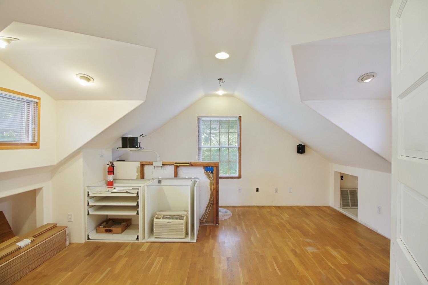 Detail Gallery Image 36 of 58 For 2322 I St, Sacramento,  CA 95816 - 4 Beds | 2 Baths