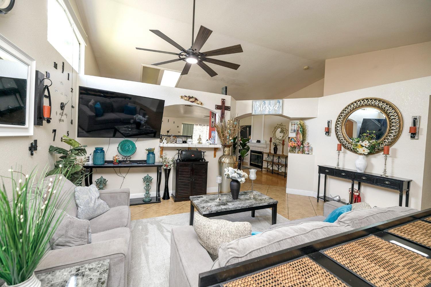Detail Gallery Image 13 of 44 For 3070 Togninali Ln, Stockton,  CA 95206 - 3 Beds | 2 Baths