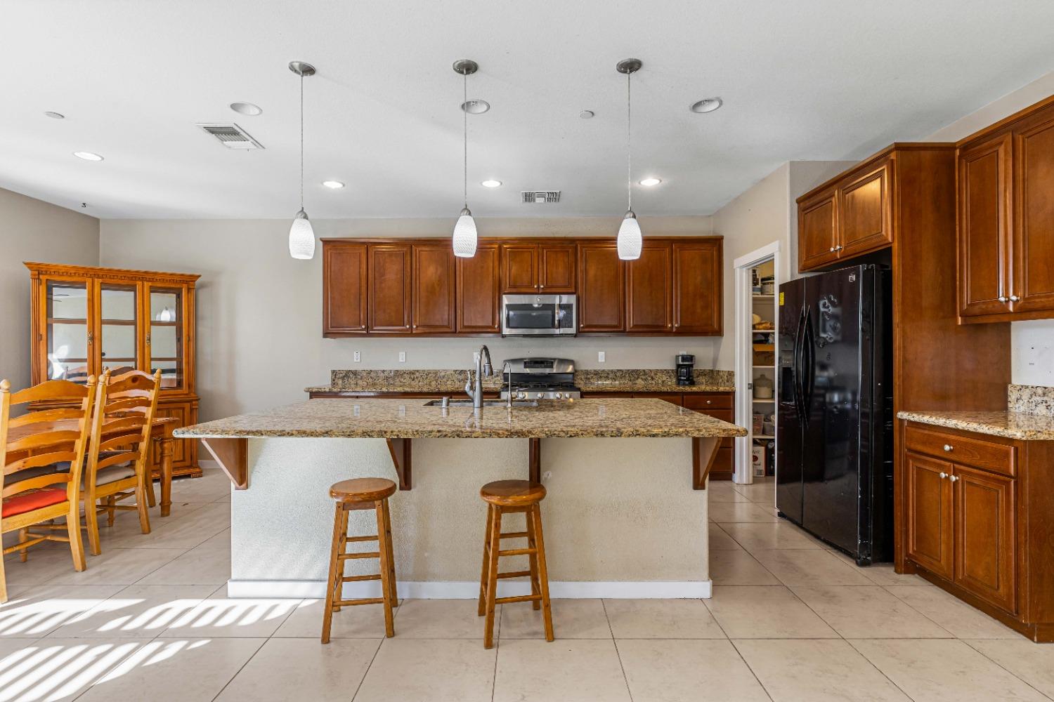 Detail Gallery Image 10 of 48 For 18551 Admiral Way, Lathrop,  CA 95330 - 4 Beds | 3 Baths