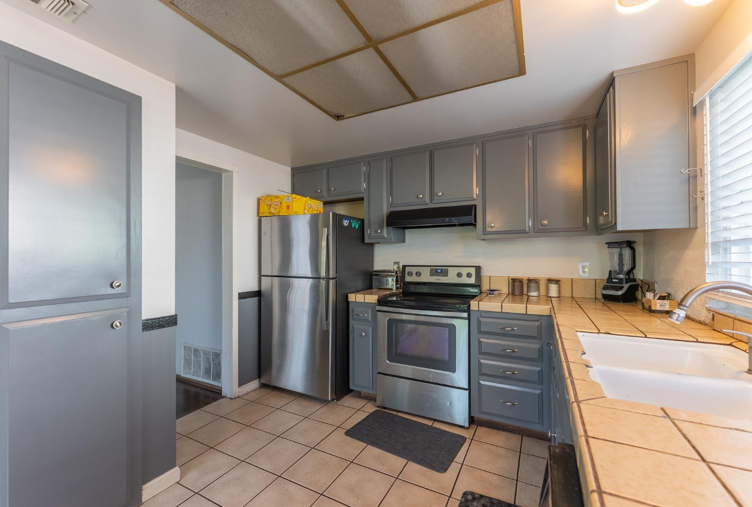 Detail Gallery Image 10 of 33 For 3988 Robinridge Way, Sacramento,  CA 95823 - 3 Beds | 2 Baths