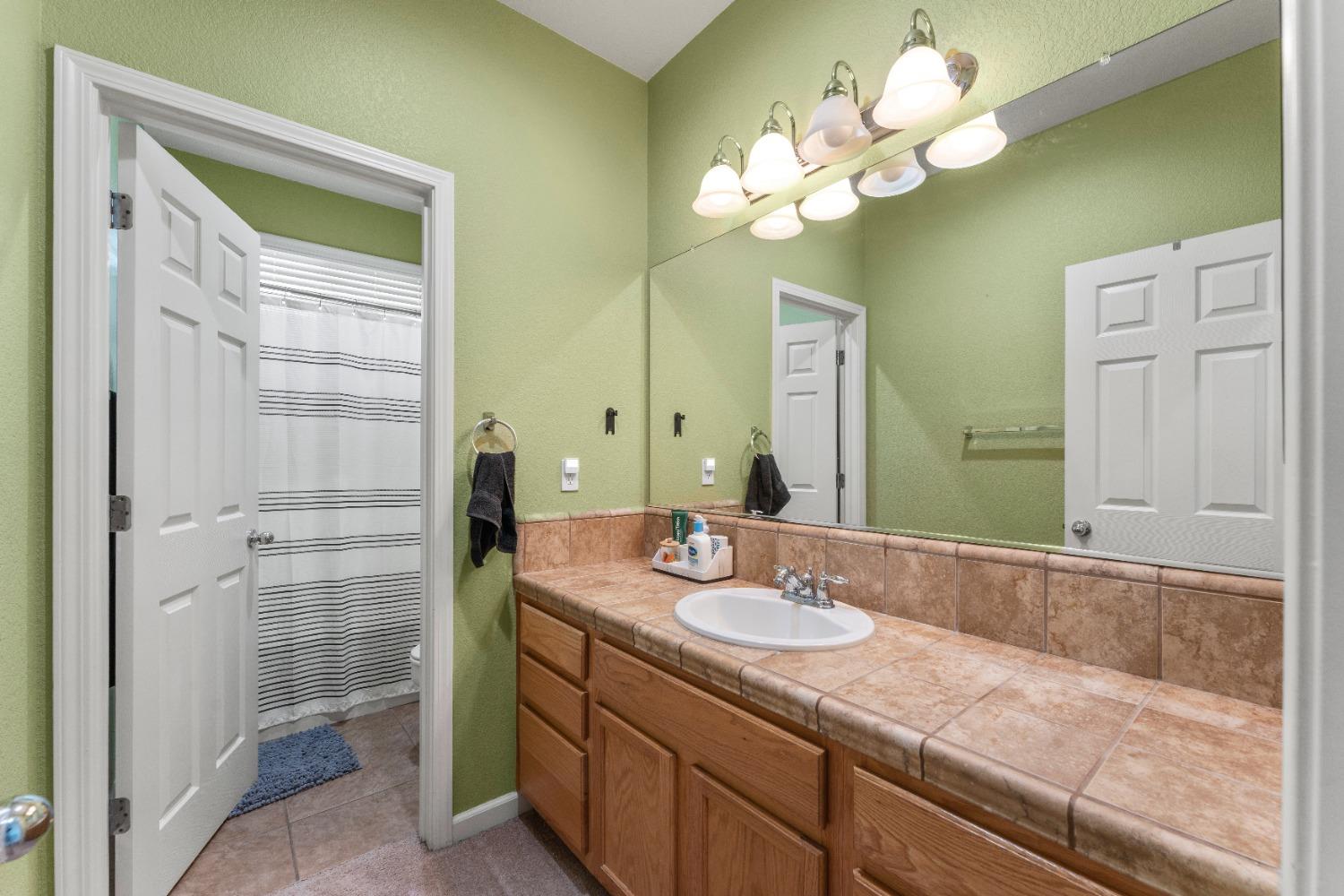 Detail Gallery Image 37 of 64 For 1968 Maverick Dr, Plumas Lake,  CA 95961 - 4 Beds | 3 Baths