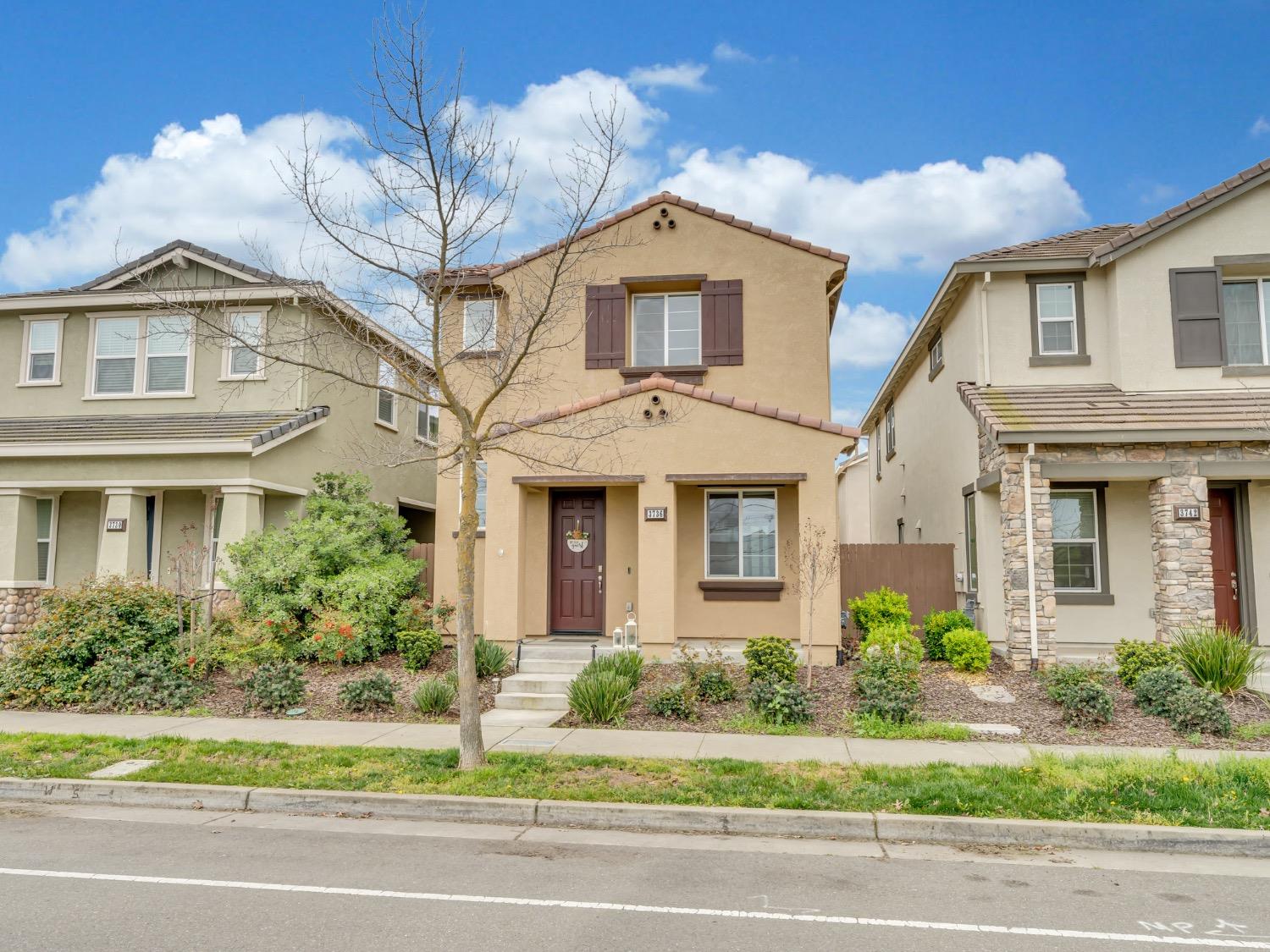 Hovnanian Drive, Sacramento, California image 37