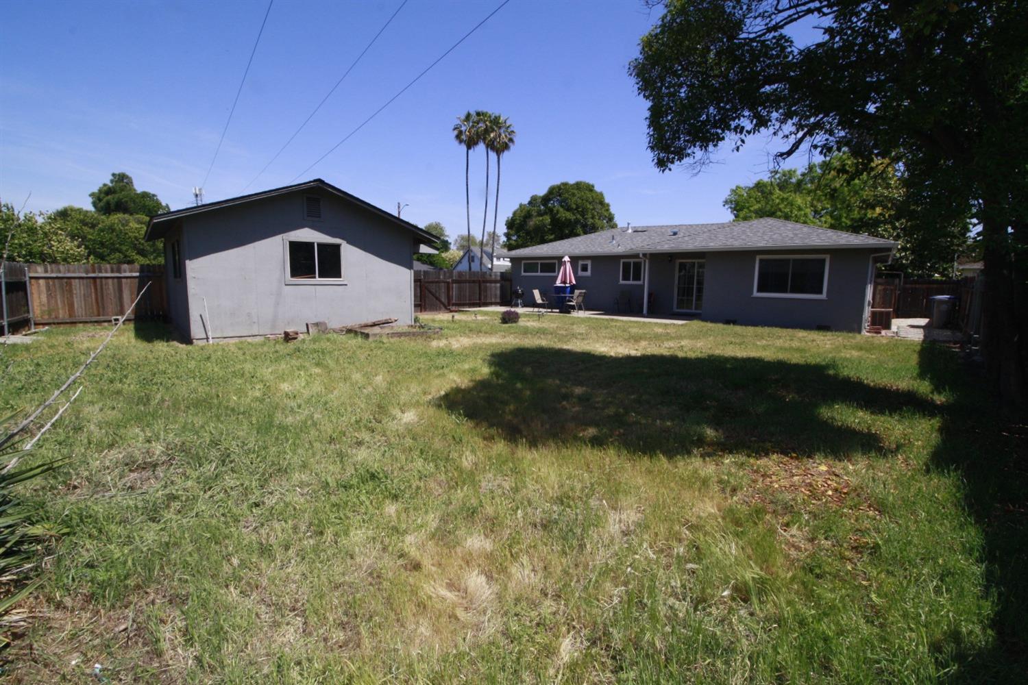 Detail Gallery Image 32 of 54 For 2221 Middleberry Rd, Sacramento,  CA 95815 - 3 Beds | 2 Baths