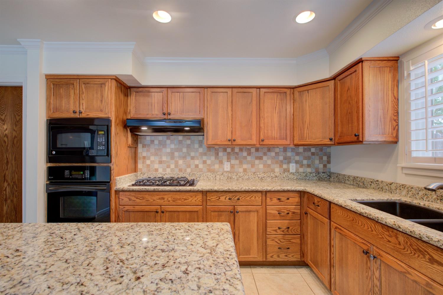 Teak Avenue, Merced, California image 8