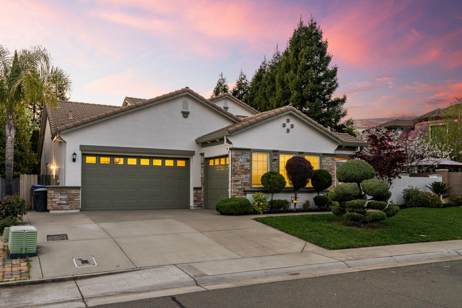 Detail Gallery Image 3 of 58 For 7788 Tigerwoods Dr, Sacramento,  CA 95829 - 5 Beds | 3/1 Baths