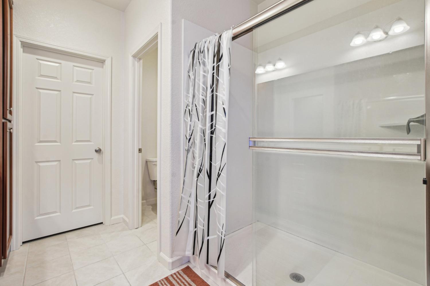 Detail Gallery Image 11 of 19 For 7905 Springarden Way, Sacramento,  CA 95828 - 3 Beds | 2 Baths