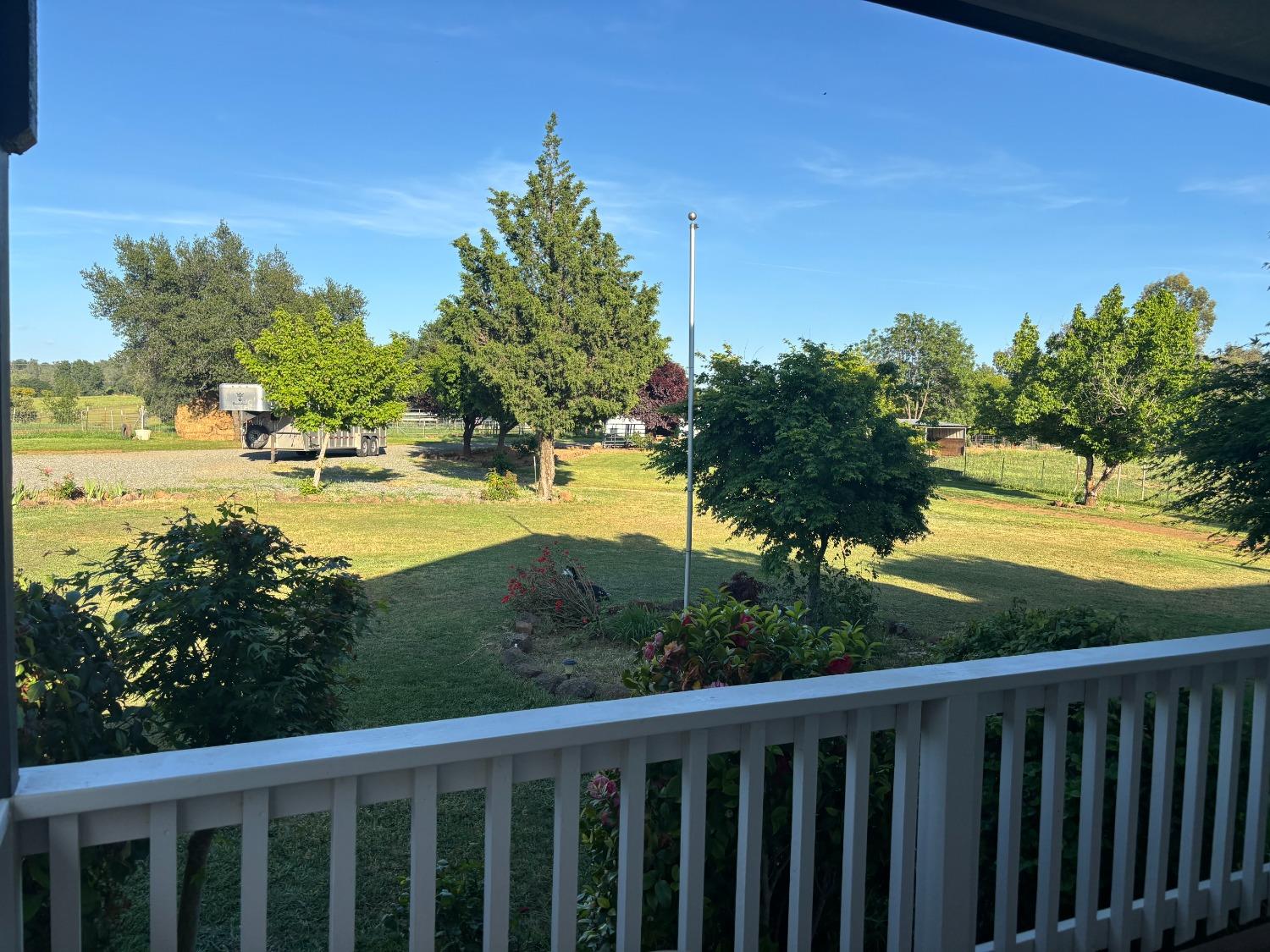 Montana Avenue, Oroville, California image 17