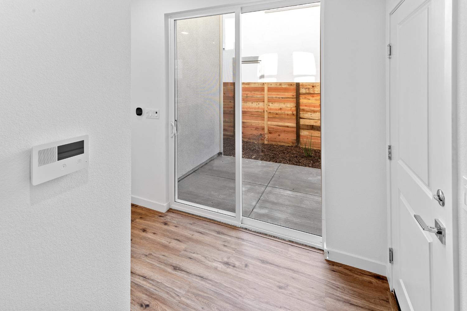 Detail Gallery Image 18 of 39 For 6403 Jacinto Ave, Sacramento,  CA 95823 - 3 Beds | 2/1 Baths