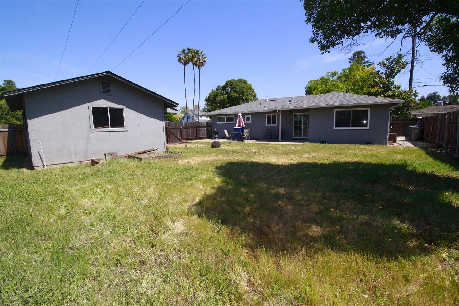 Detail Gallery Image 33 of 54 For 2221 Middleberry Rd, Sacramento,  CA 95815 - 3 Beds | 2 Baths