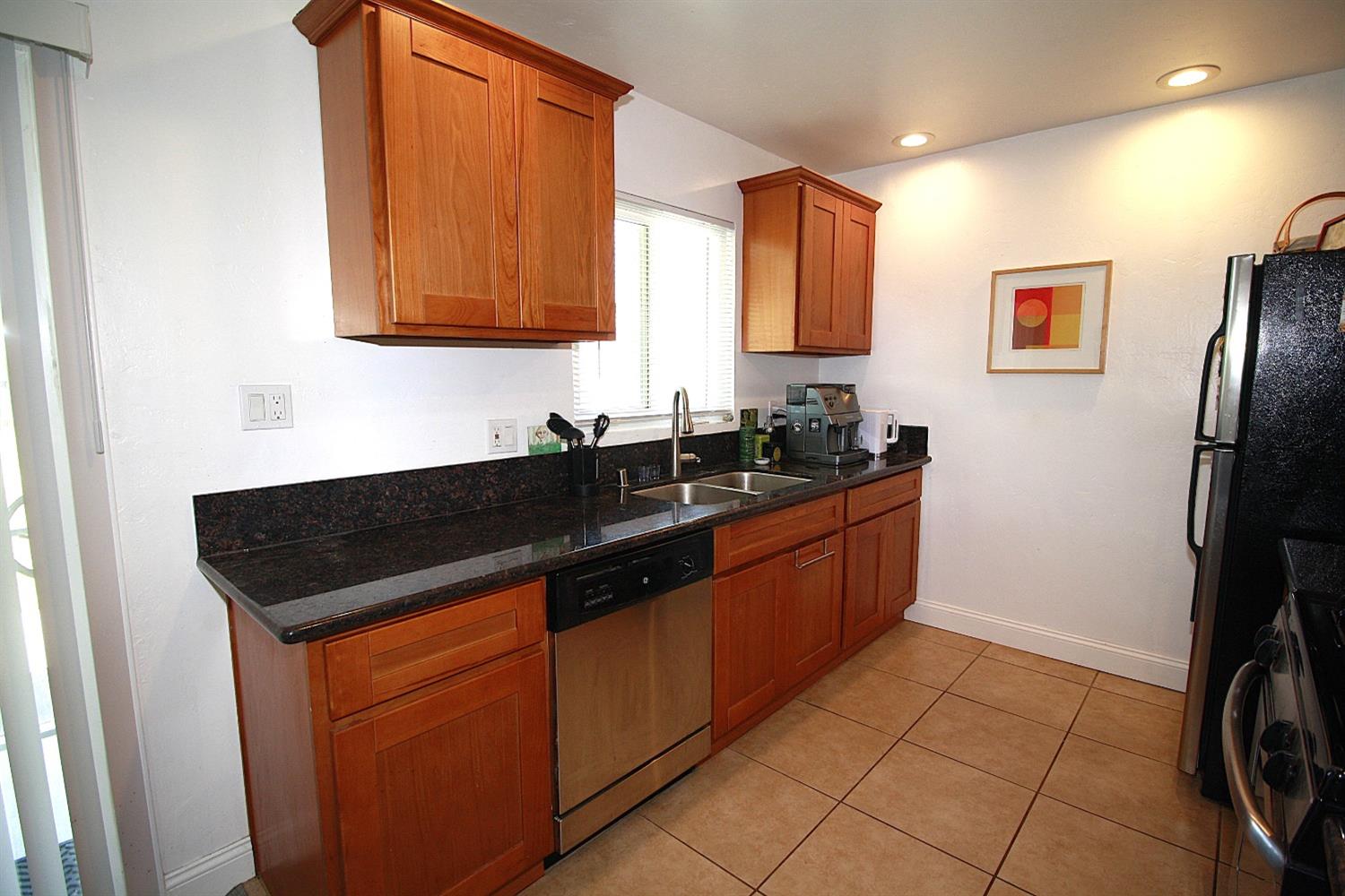 Detail Gallery Image 14 of 54 For 2221 Middleberry Rd, Sacramento,  CA 95815 - 3 Beds | 2 Baths