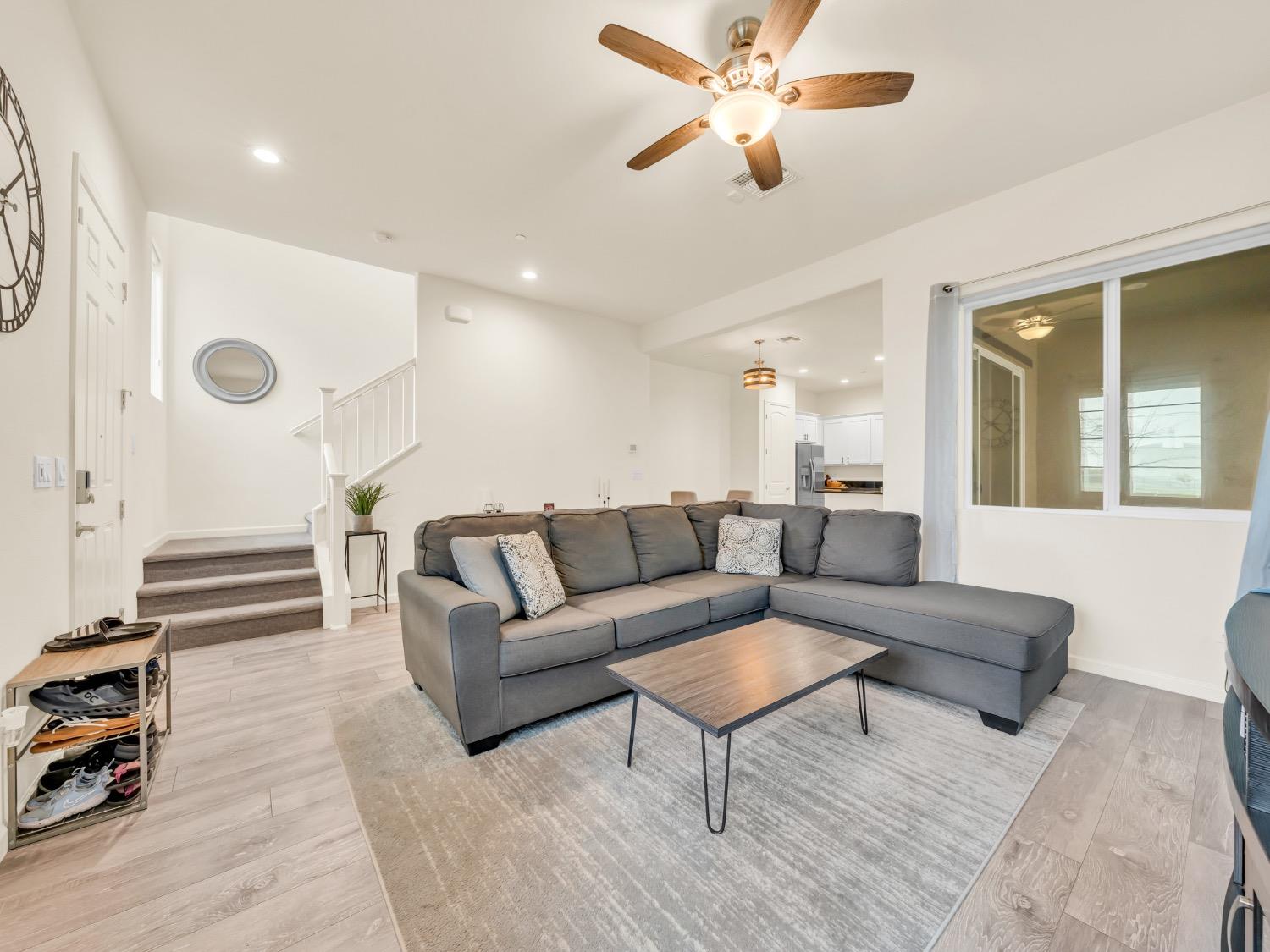 Hovnanian Drive, Sacramento, California image 6