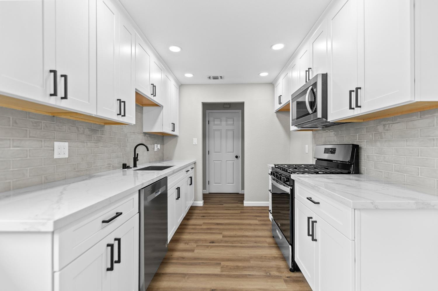 Detail Gallery Image 14 of 38 For 6445 Randy St, Rio Linda,  CA 95673 - 3 Beds | 2 Baths