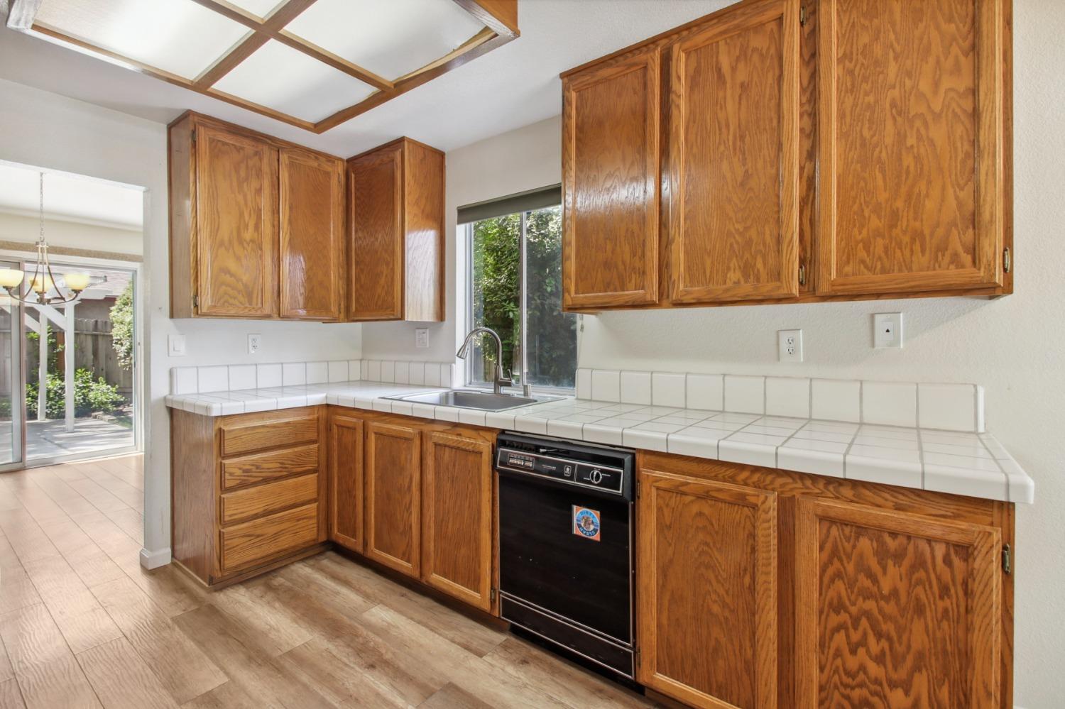 Lakespring Way, Sacramento, California image 18