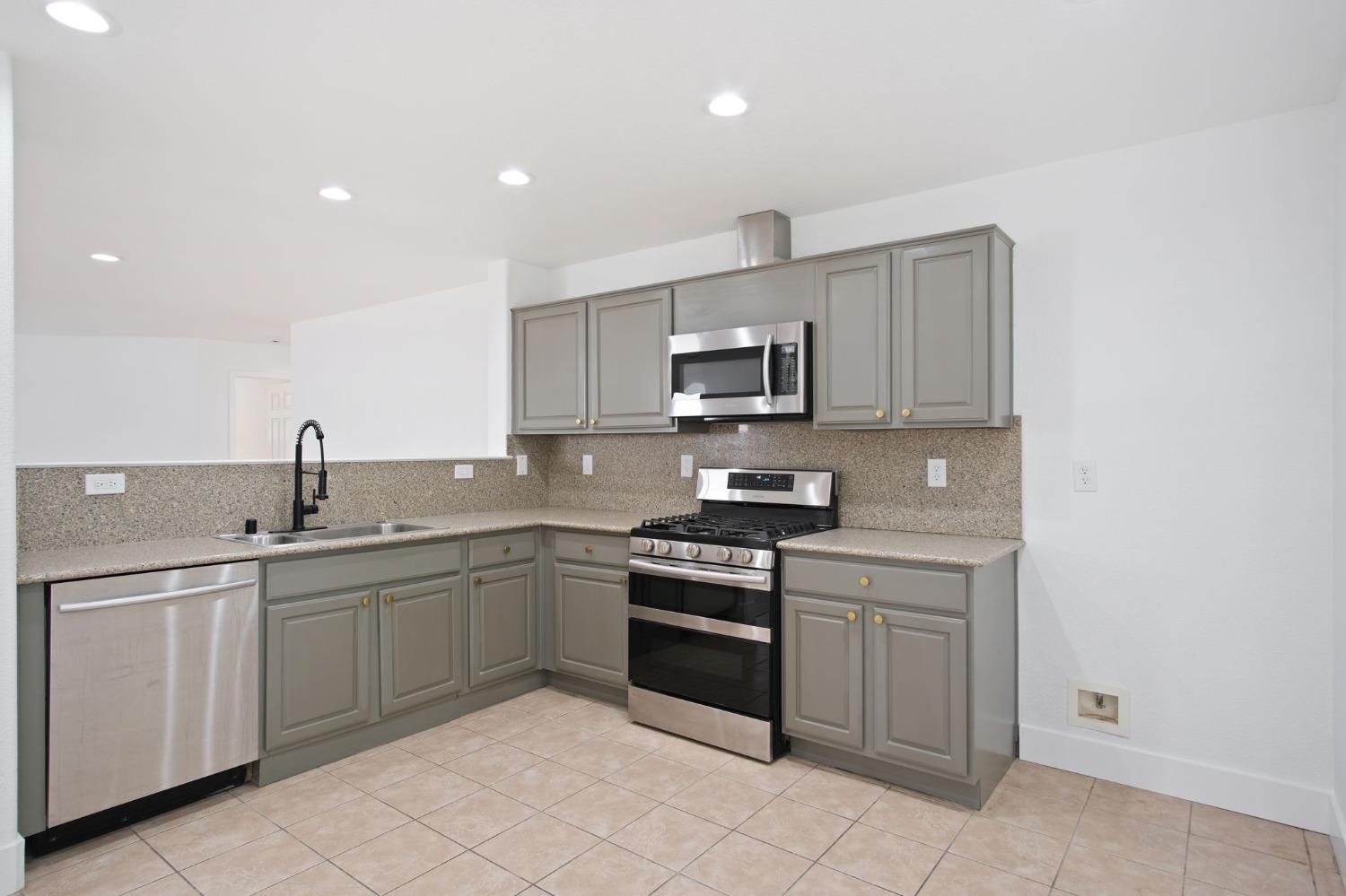 Tern Way, Patterson, California image 8