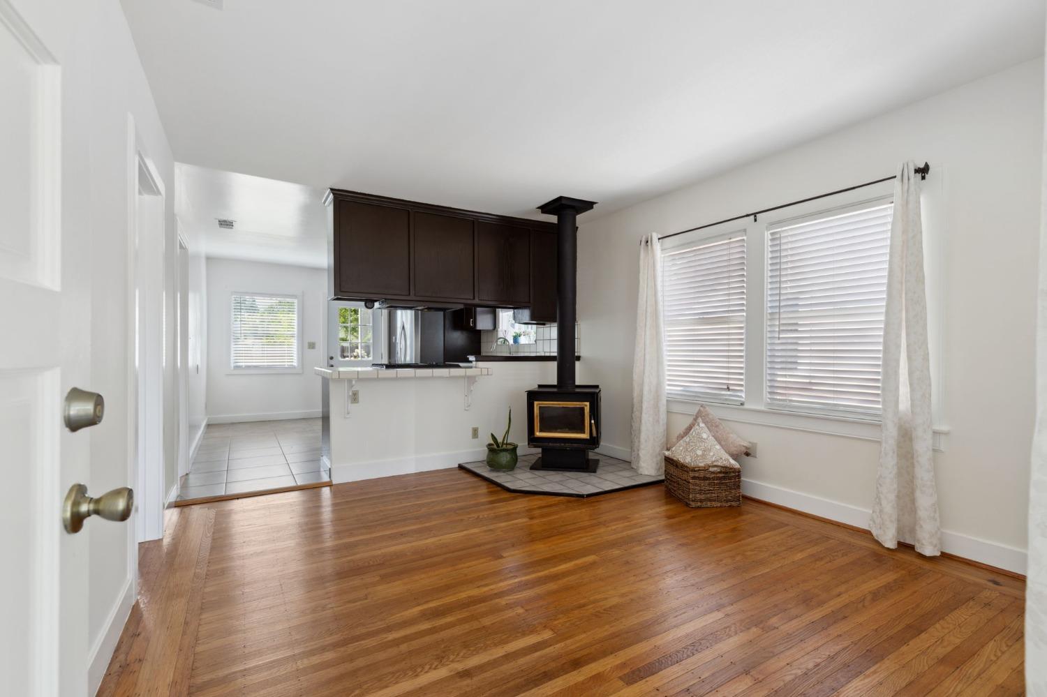 Detail Gallery Image 8 of 29 For 5356 8th Ave, Sacramento,  CA 95820 - 2 Beds | 1 Baths
