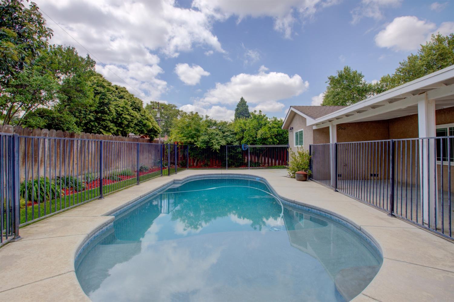 Teak Avenue, Merced, California image 31