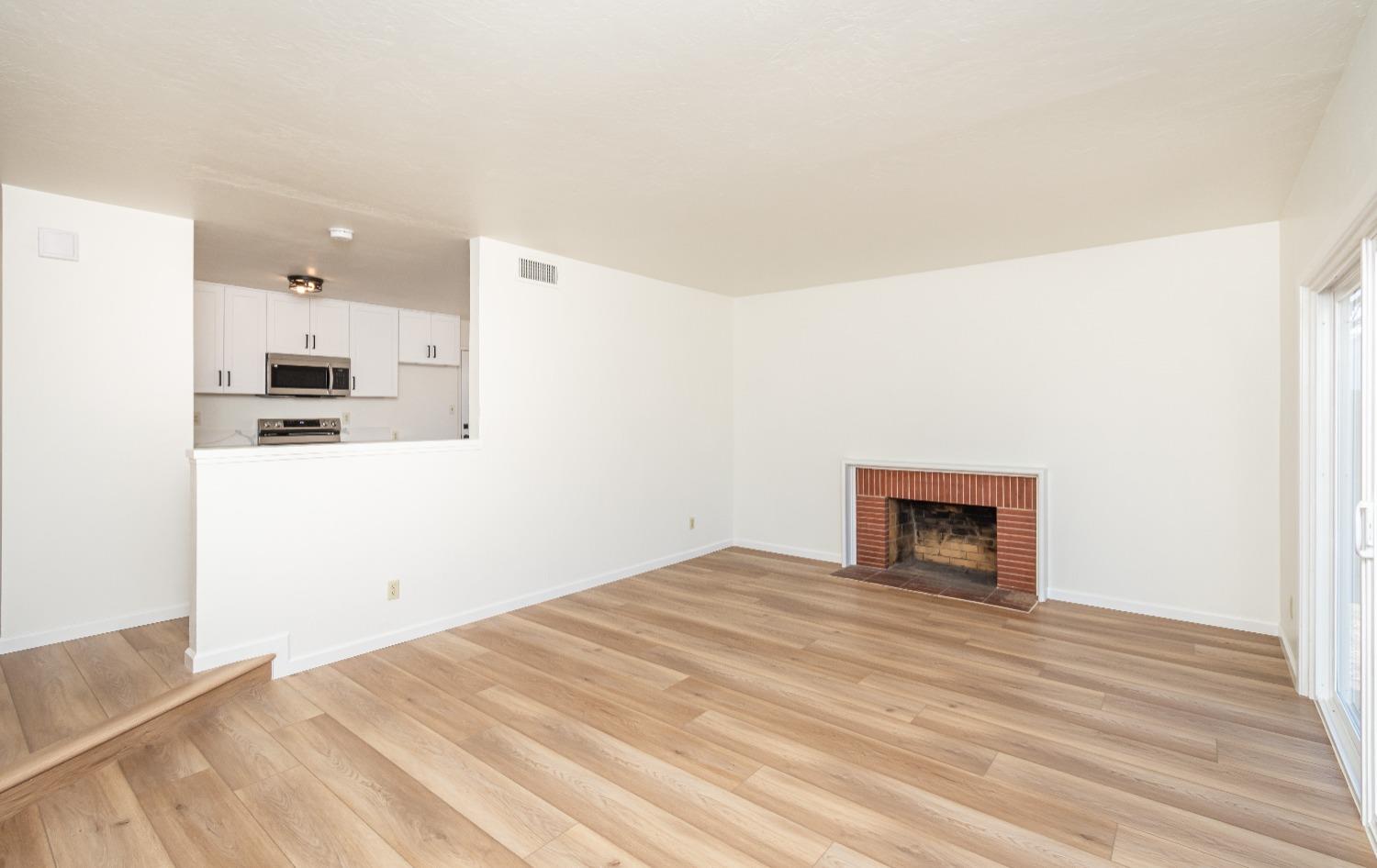 Detail Gallery Image 15 of 28 For 5039 Dingman Cir, Sacramento,  CA 95823 - 4 Beds | 2 Baths