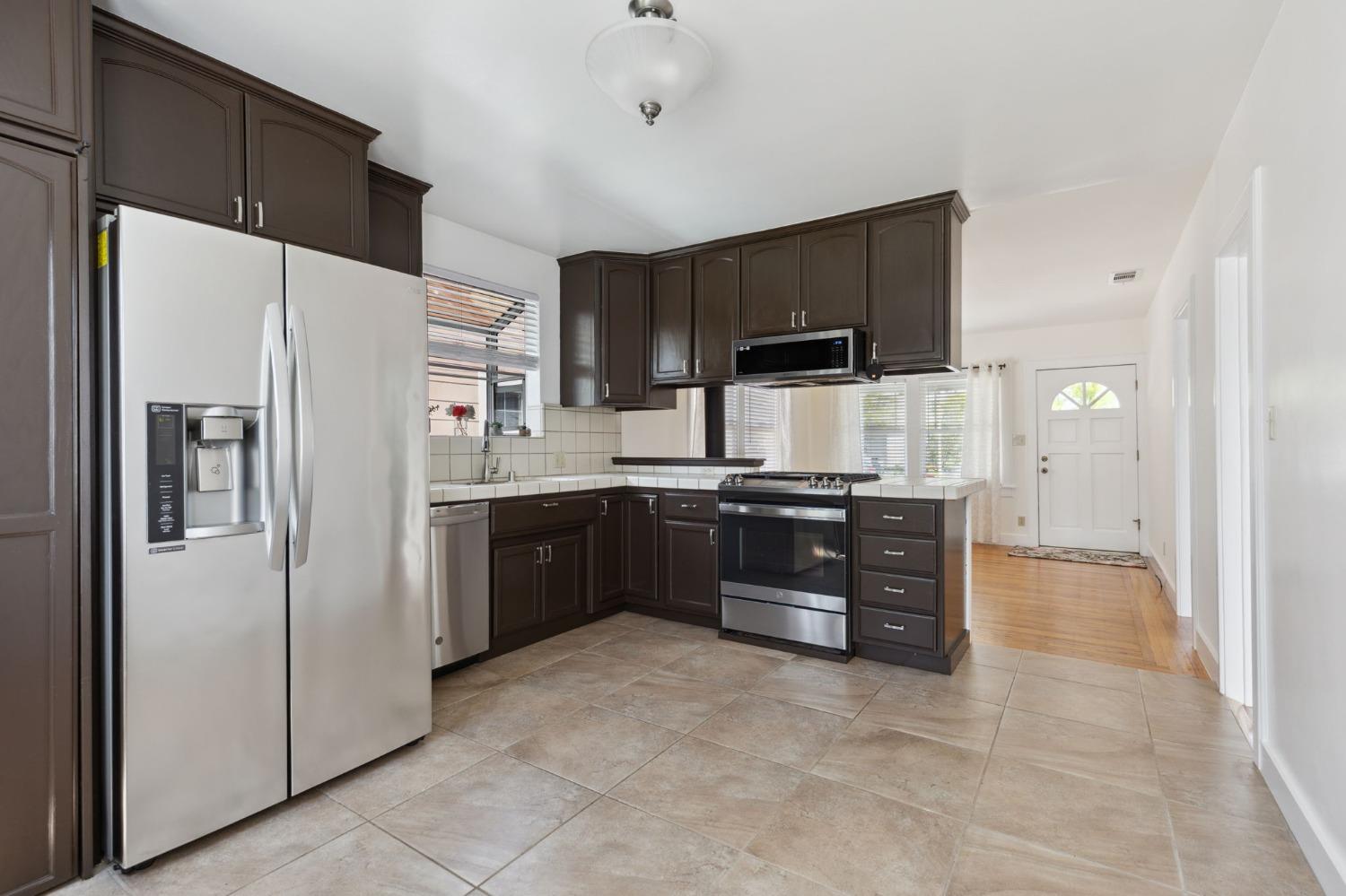 Detail Gallery Image 12 of 29 For 5356 8th Ave, Sacramento,  CA 95820 - 2 Beds | 1 Baths