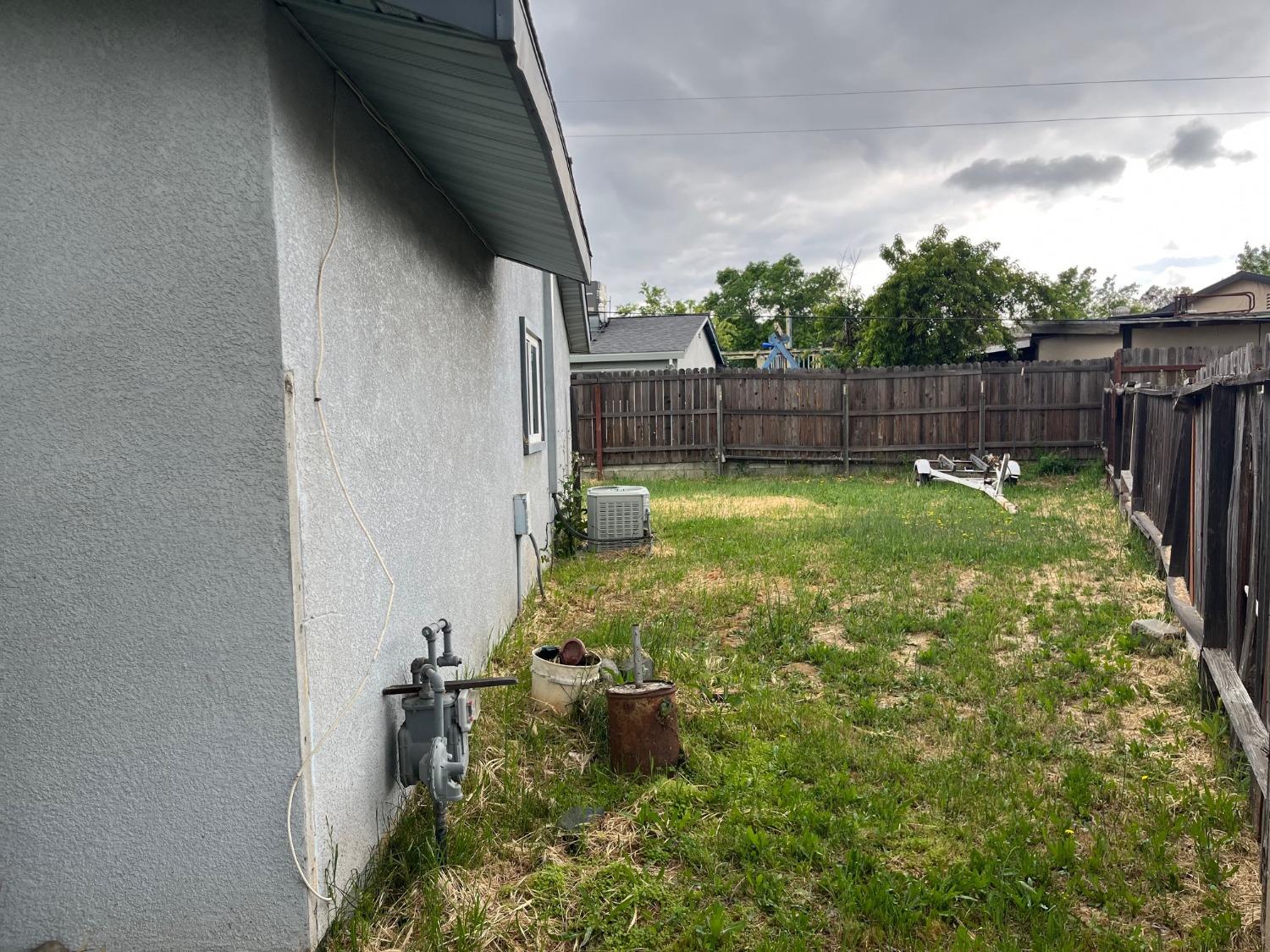 Detail Gallery Image 3 of 5 For 6079 Springhaven Cir, Sacramento,  CA 95842 - 3 Beds | 2 Baths