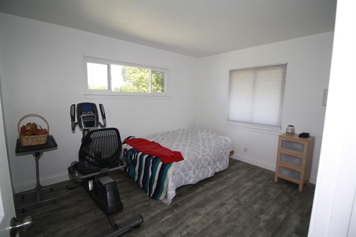 Detail Gallery Image 30 of 54 For 2221 Middleberry Rd, Sacramento,  CA 95815 - 3 Beds | 2 Baths