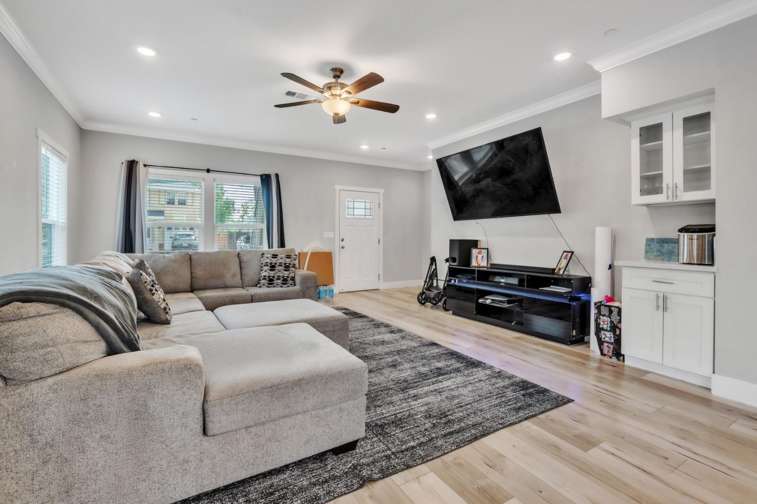 Detail Gallery Image 5 of 13 For 3400 44th St #3404,  Sacramento,  CA 95817 - 3 Beds | 3/2 Baths