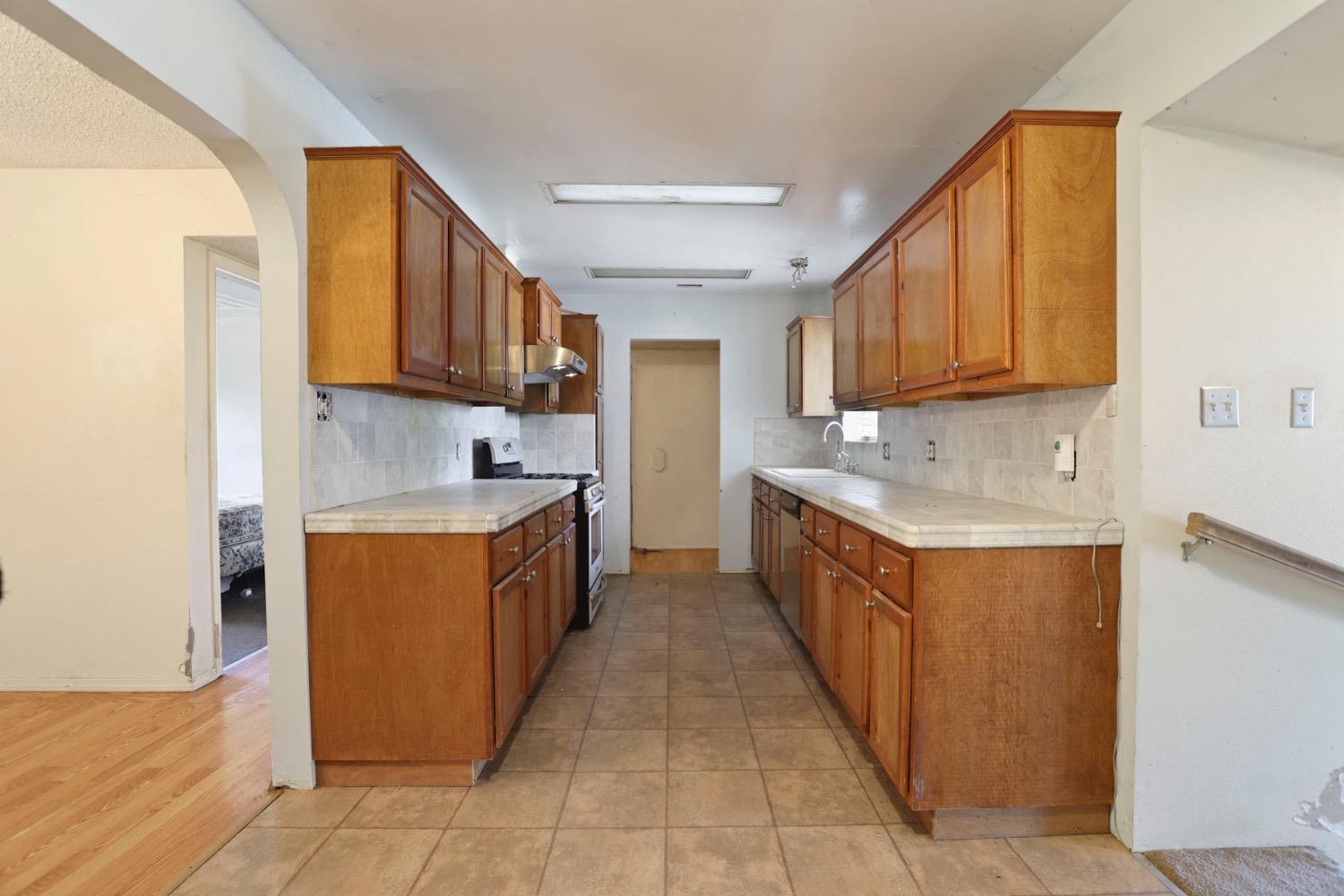 Detail Gallery Image 4 of 38 For 6039 Mio Ct, Rio Linda,  CA 95673 - 3 Beds | 2 Baths