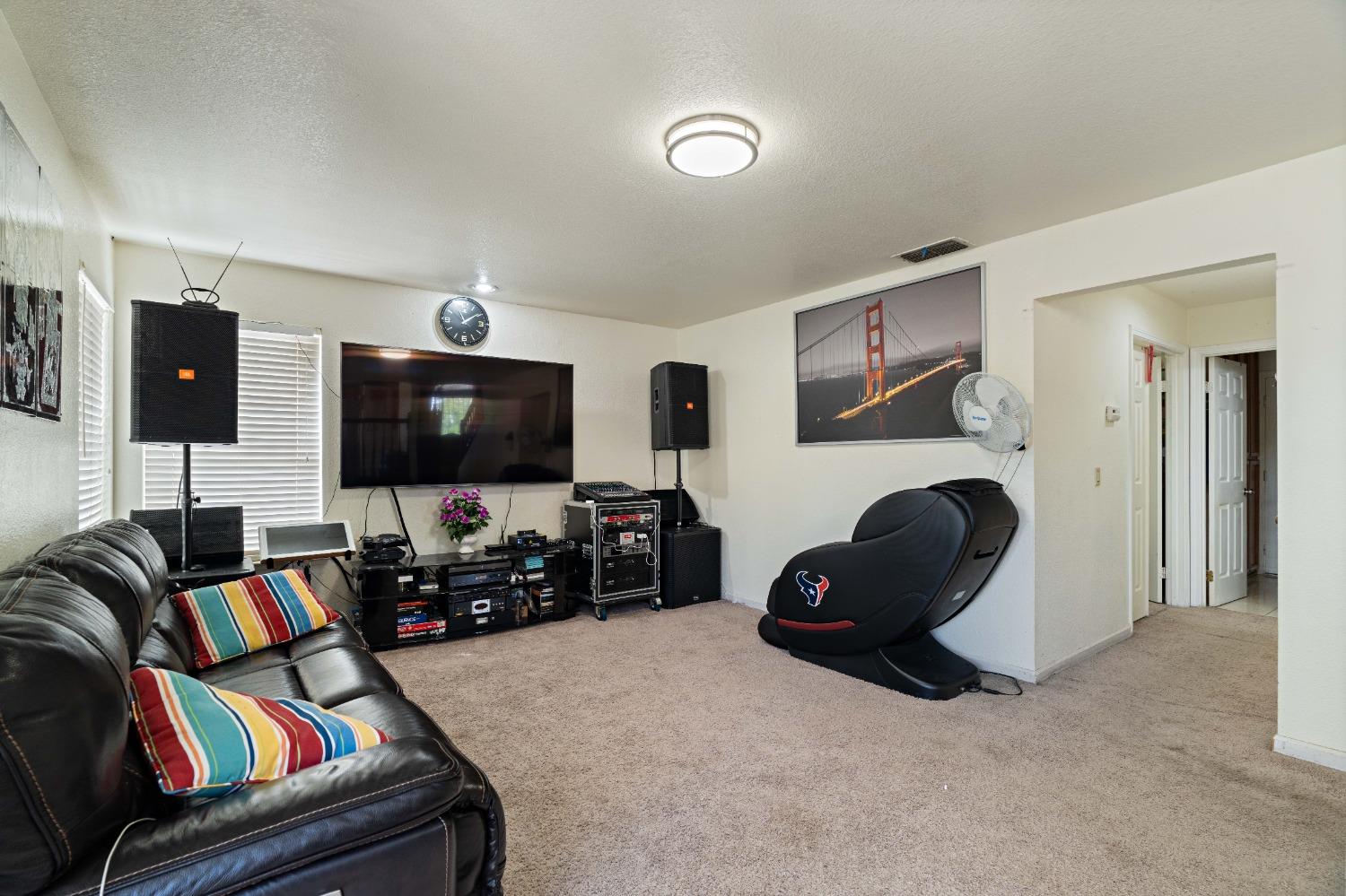Pine Oaks Court, Sacramento, California image 19