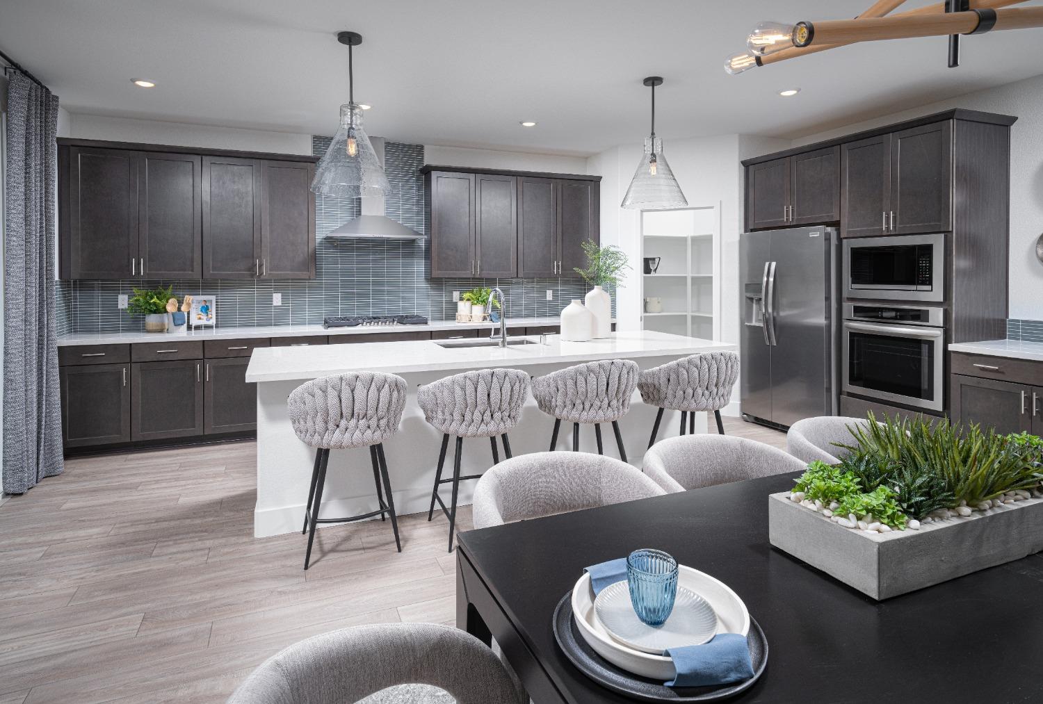 Detail Gallery Image 5 of 17 For 4032 Happy Camper Way, Roseville,  CA 95747 - 4 Beds | 3/1 Baths