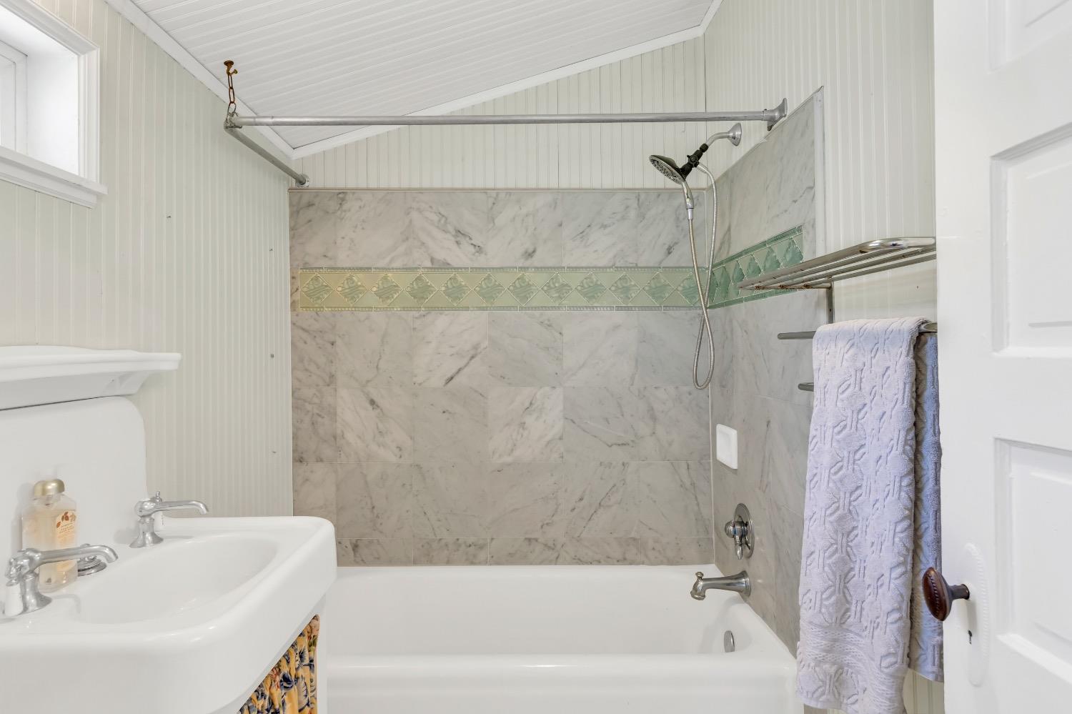 Detail Gallery Image 45 of 91 For 2321 H St, Sacramento,  CA 95816 - 4 Beds | 2 Baths