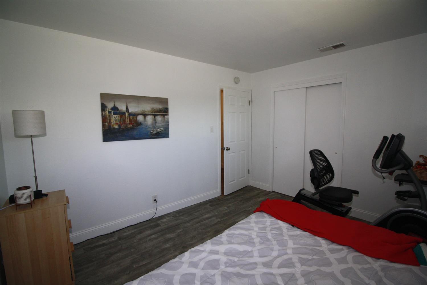 Detail Gallery Image 31 of 54 For 2221 Middleberry Rd, Sacramento,  CA 95815 - 3 Beds | 2 Baths