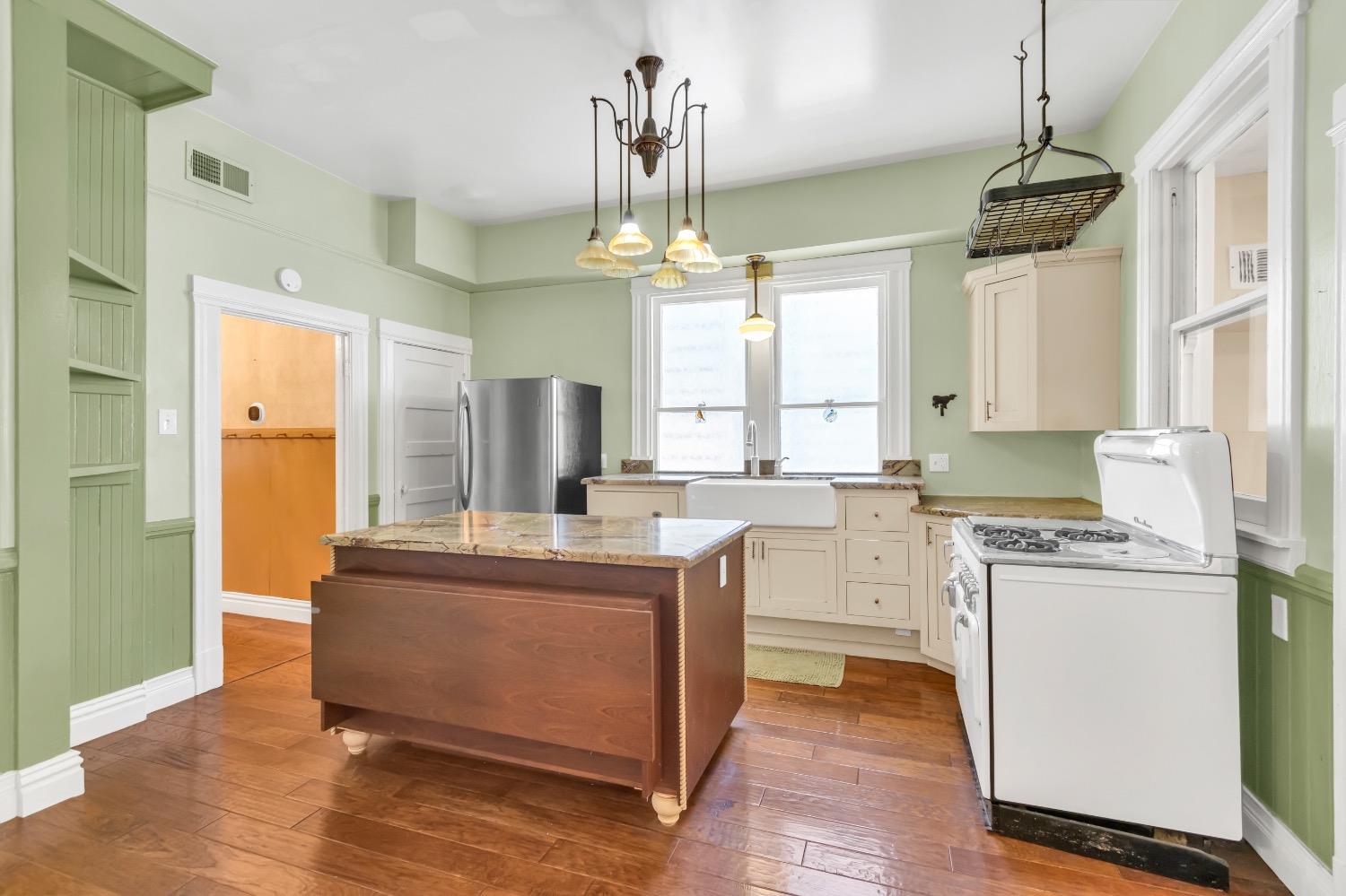 Detail Gallery Image 30 of 91 For 2321 H St, Sacramento,  CA 95816 - 4 Beds | 2 Baths