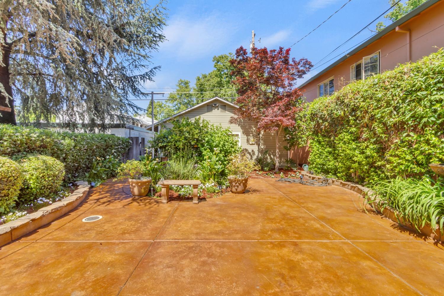 Detail Gallery Image 66 of 91 For 2321 H St, Sacramento,  CA 95816 - 4 Beds | 2 Baths