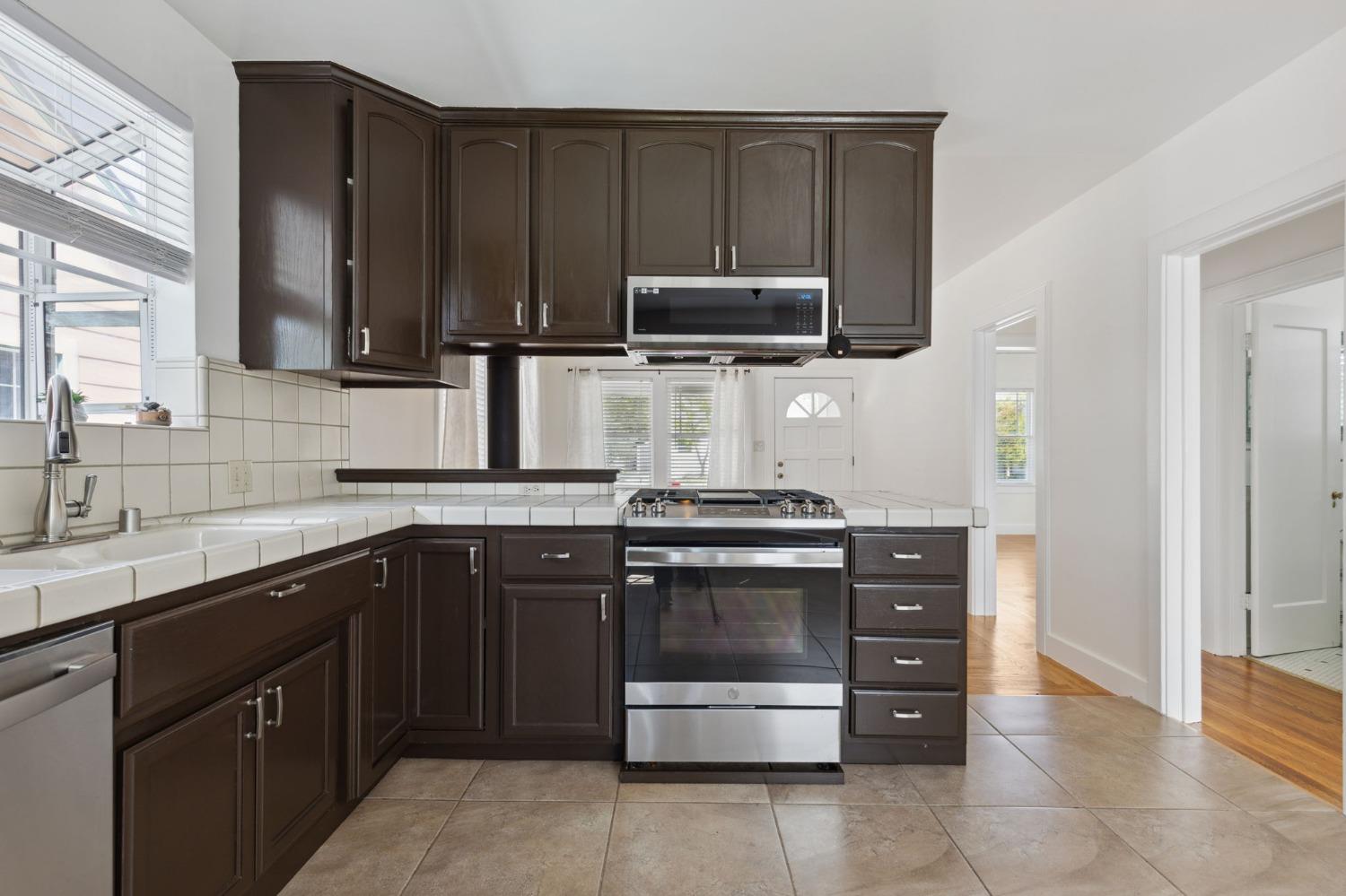 Detail Gallery Image 14 of 29 For 5356 8th Ave, Sacramento,  CA 95820 - 2 Beds | 1 Baths