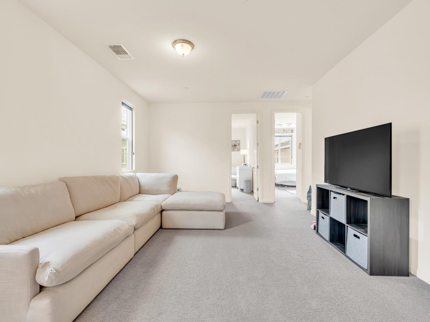 Hovnanian Drive, Sacramento, California image 19