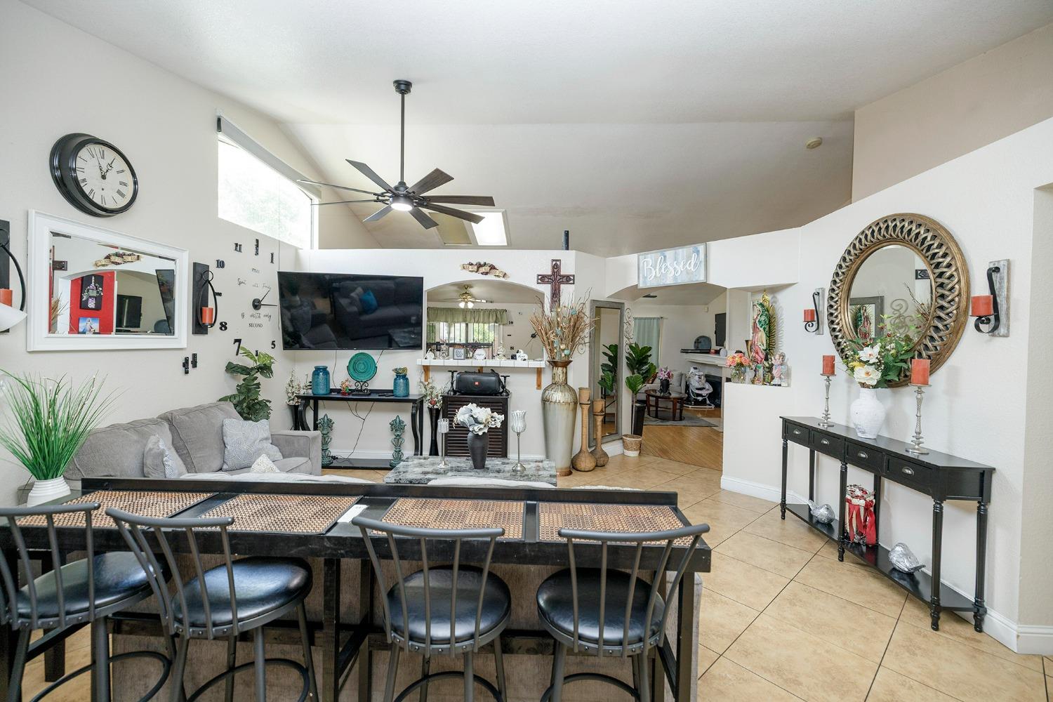 Detail Gallery Image 12 of 44 For 3070 Togninali Ln, Stockton,  CA 95206 - 3 Beds | 2 Baths