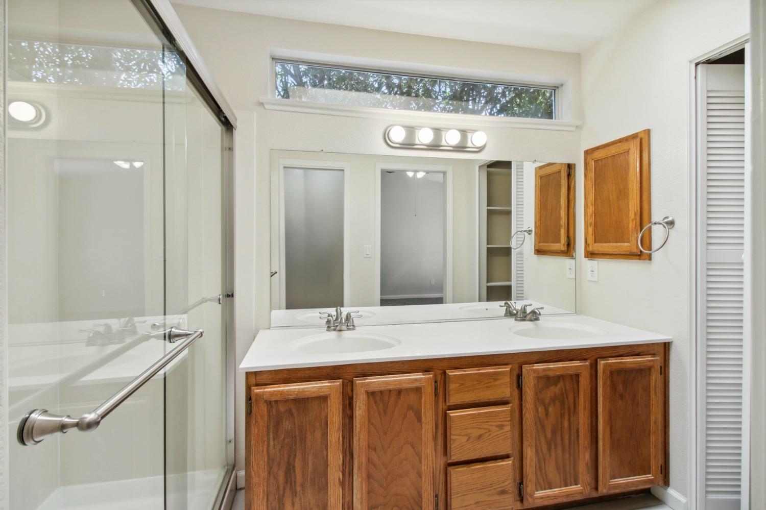 Lakespring Way, Sacramento, California image 31