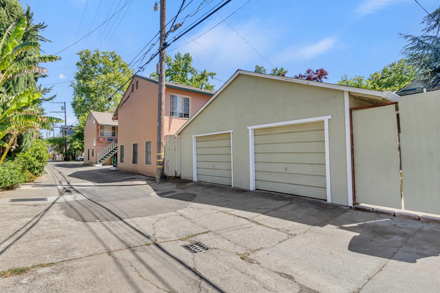 Detail Gallery Image 75 of 91 For 2321 H St, Sacramento,  CA 95816 - 4 Beds | 2 Baths