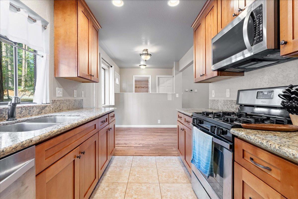 Detail Gallery Image 6 of 43 For 5820 Sierra Springs Dr, Pollock Pines,  CA 95726 - 3 Beds | 2 Baths