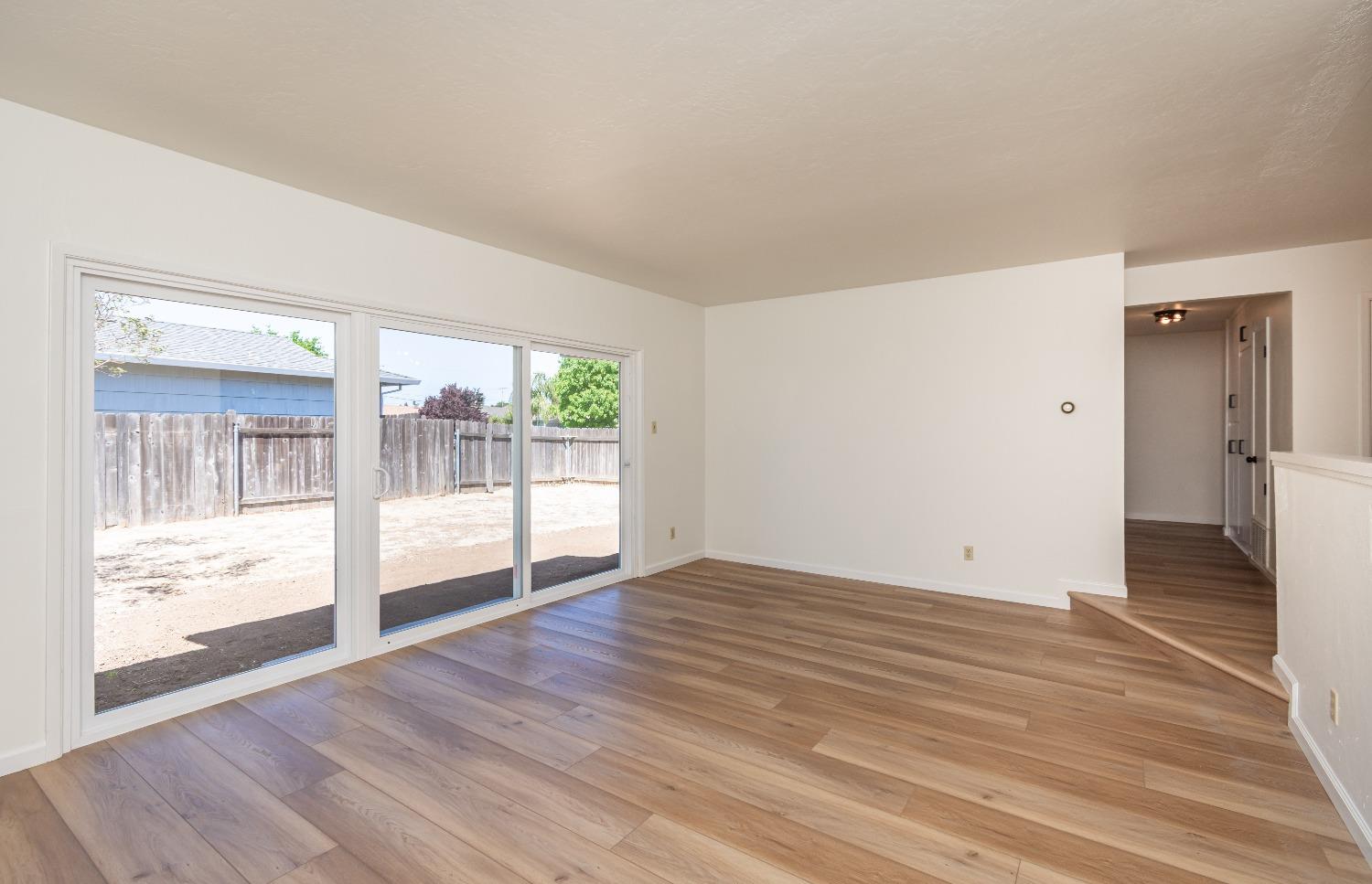 Detail Gallery Image 13 of 28 For 5039 Dingman Cir, Sacramento,  CA 95823 - 4 Beds | 2 Baths
