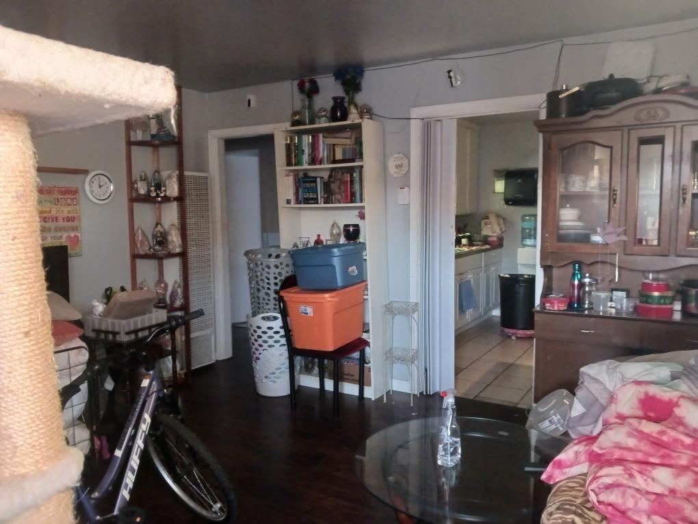 Detail Gallery Image 4 of 6 For 1517 Orlando Way, Sacramento,  CA 95815 - – Beds | – Baths