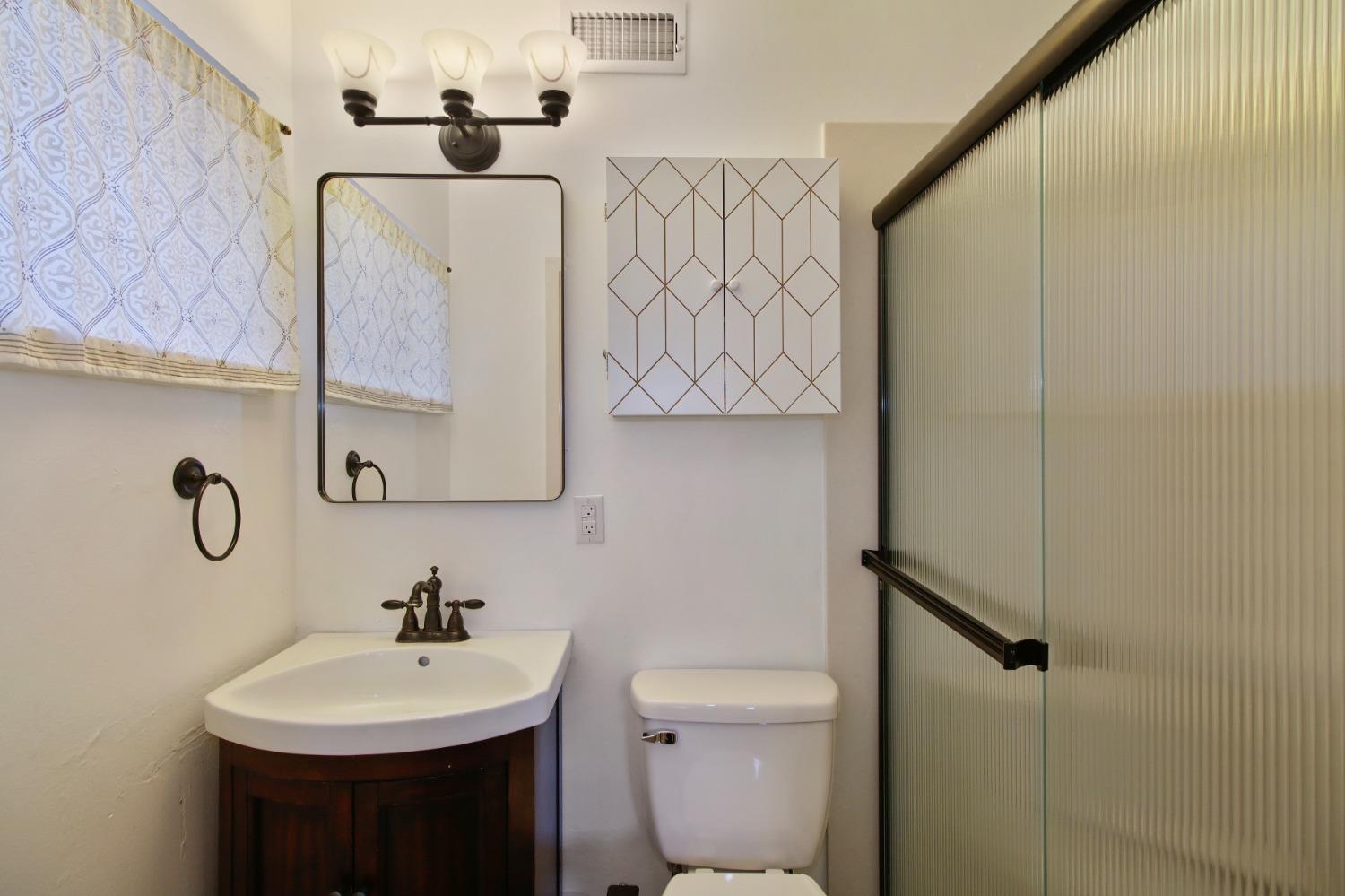 Holmes Way, Rancho Cordova, California image 18
