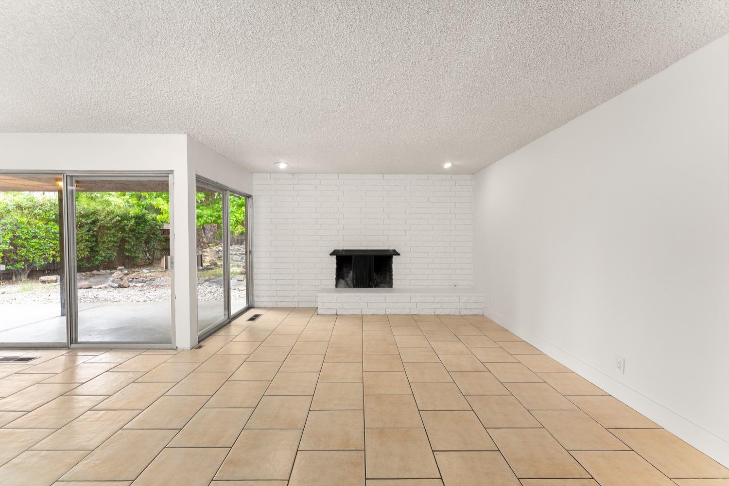 Rivercrest Drive, Sacramento, California image 11
