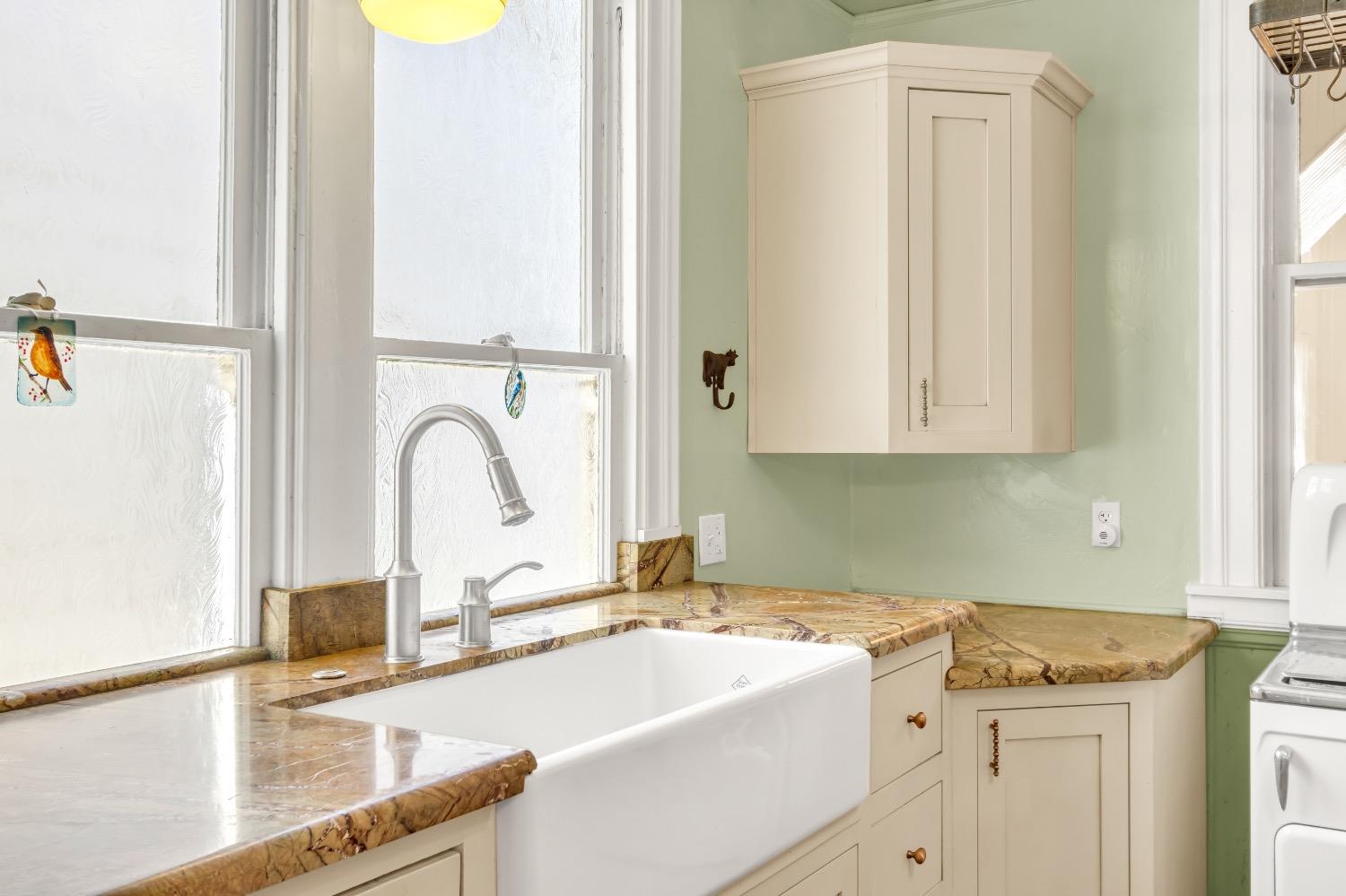 Detail Gallery Image 27 of 91 For 2321 H St, Sacramento,  CA 95816 - 4 Beds | 2 Baths