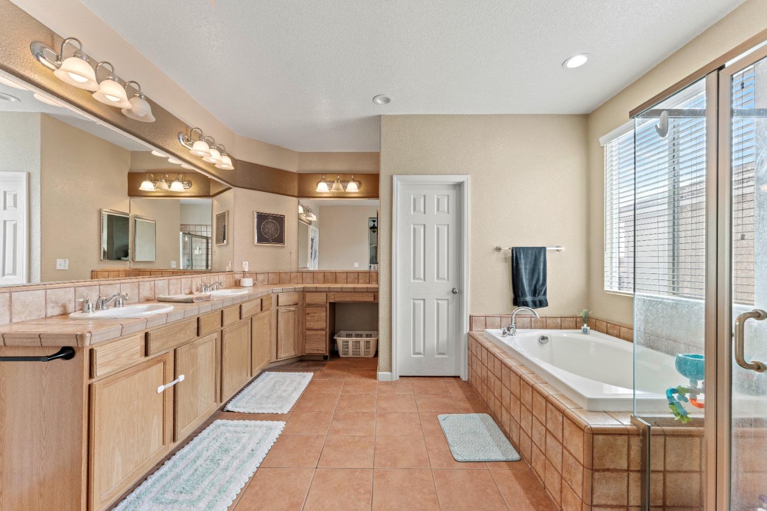 Detail Gallery Image 28 of 64 For 1968 Maverick Dr, Plumas Lake,  CA 95961 - 4 Beds | 3 Baths