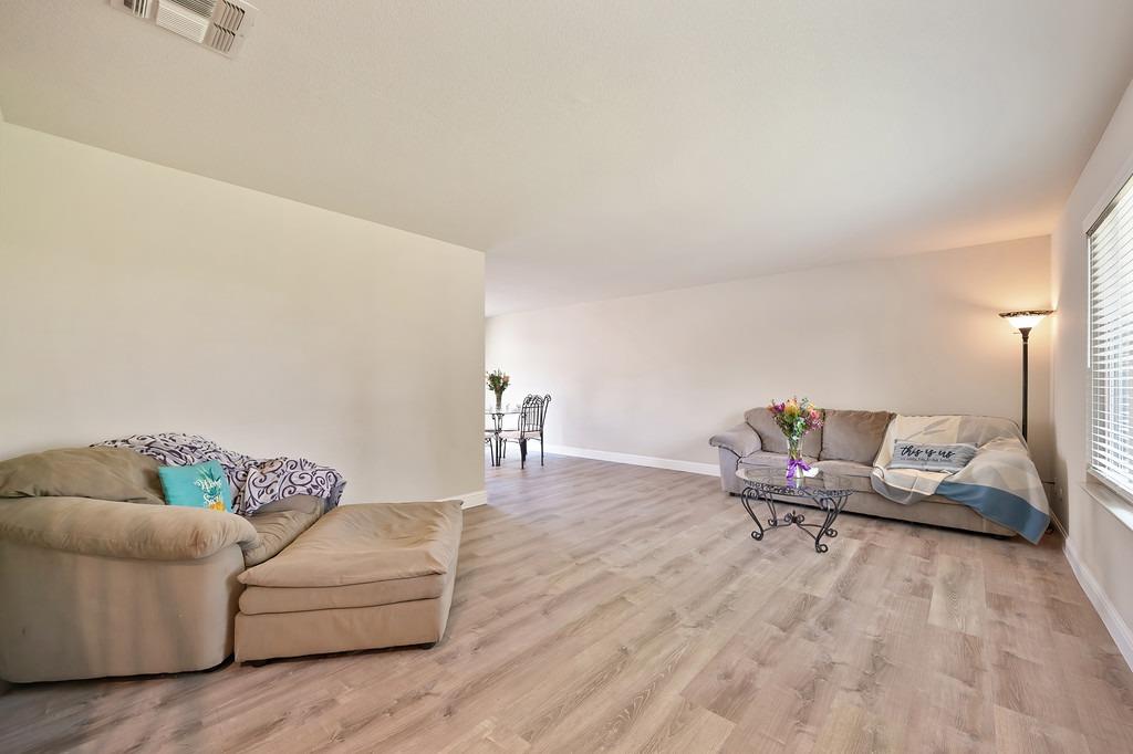 Casitas Bonito, Sacramento, California image 9
